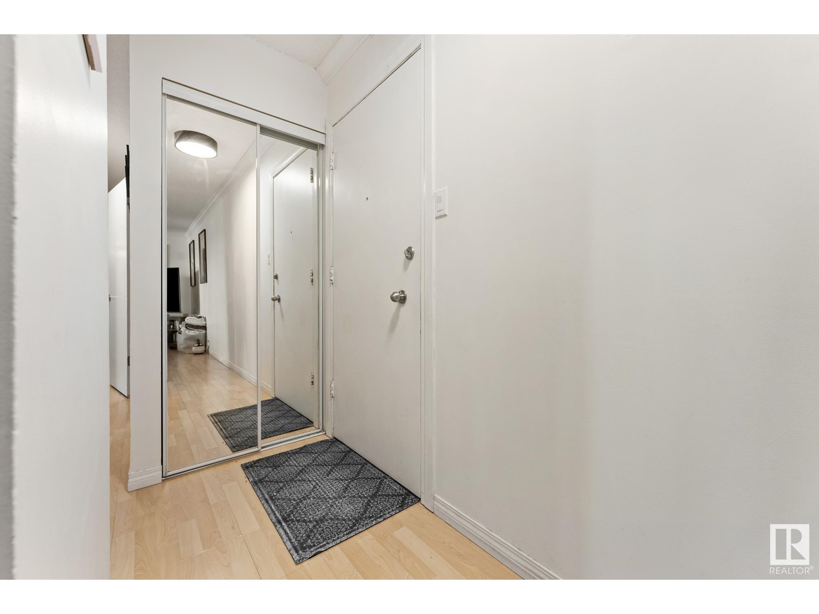 #402 3835 107 ST NW
