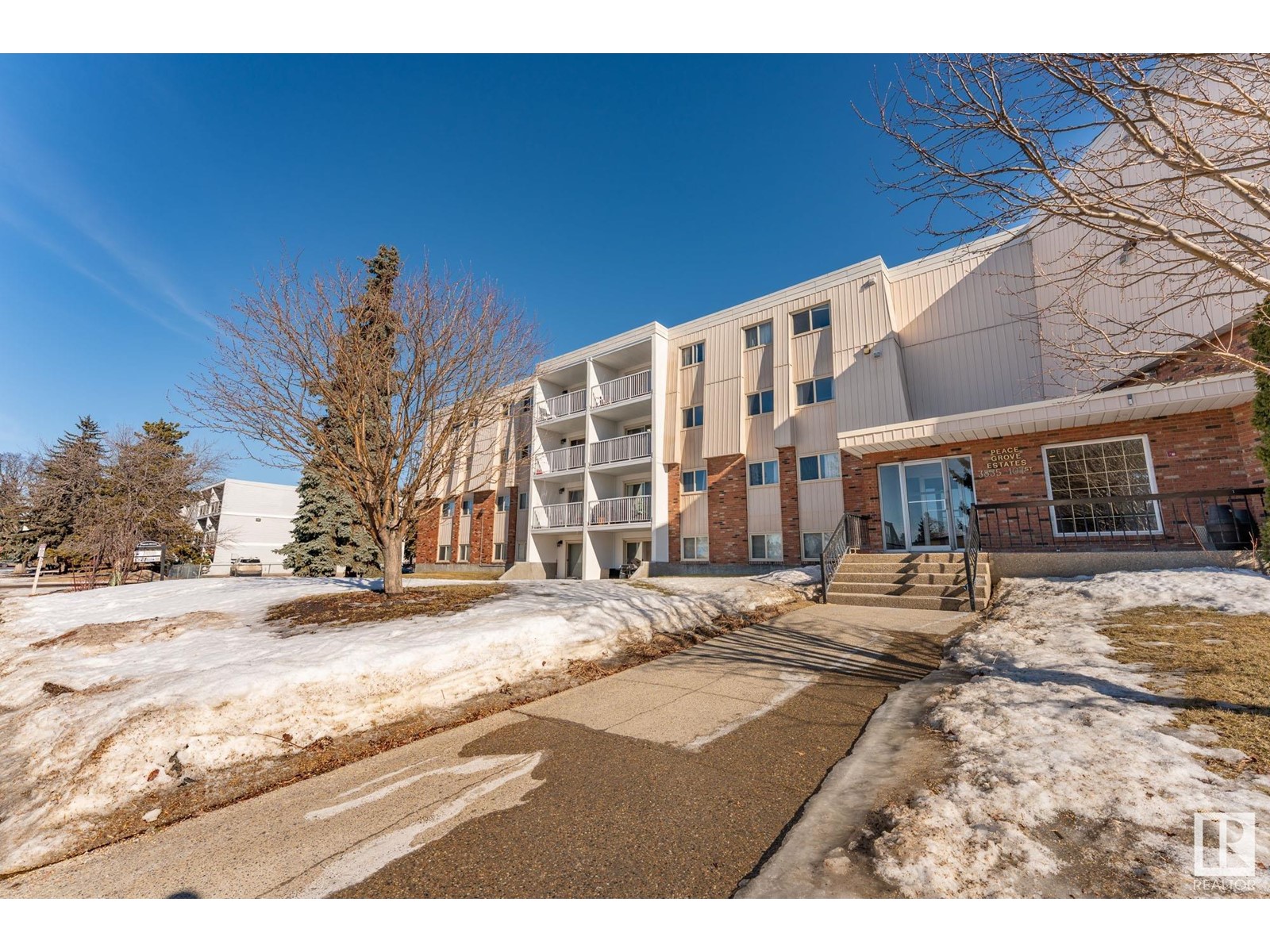 #402 3835 107 ST NW
