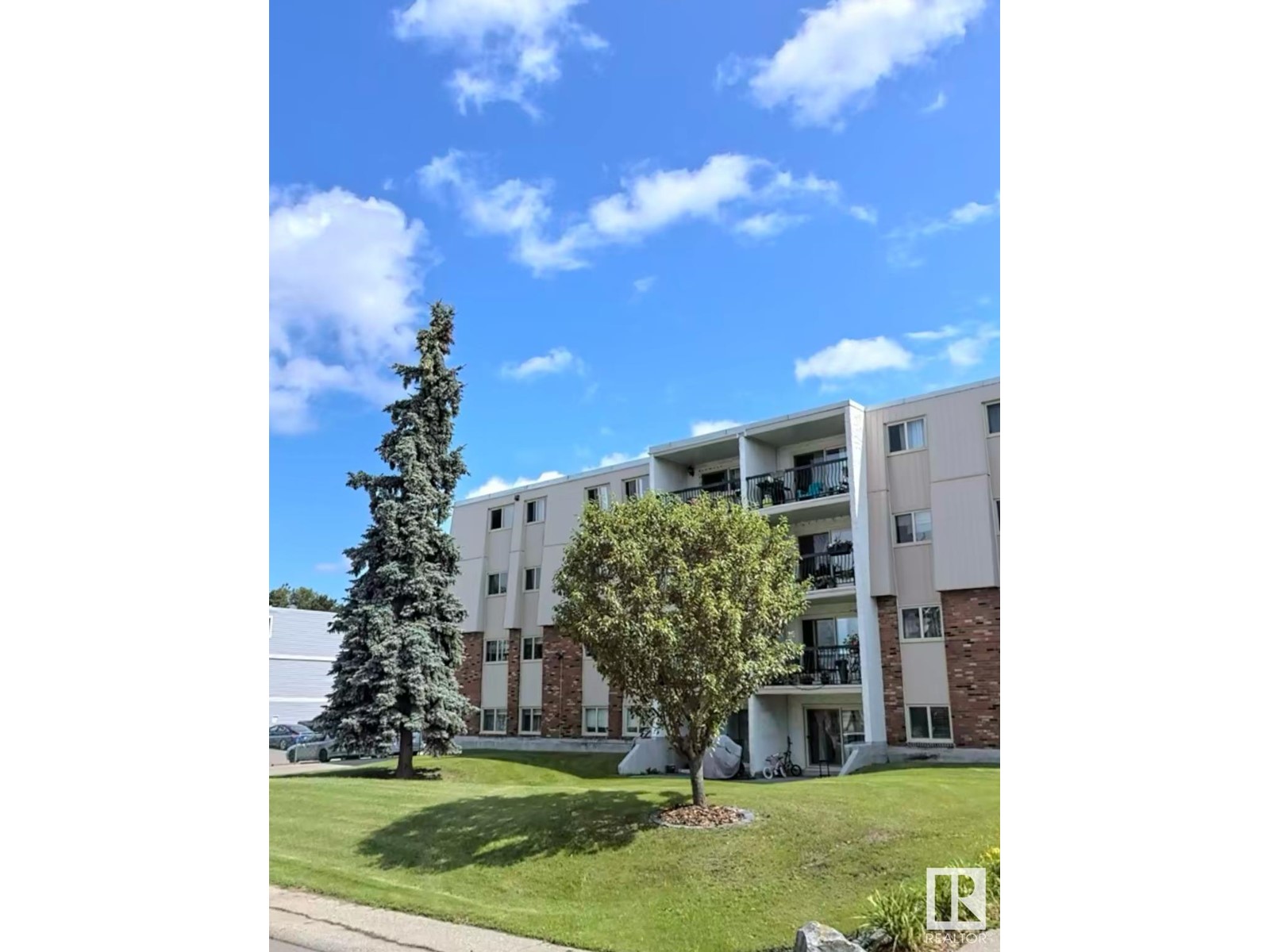 #402 3835 107 ST NW