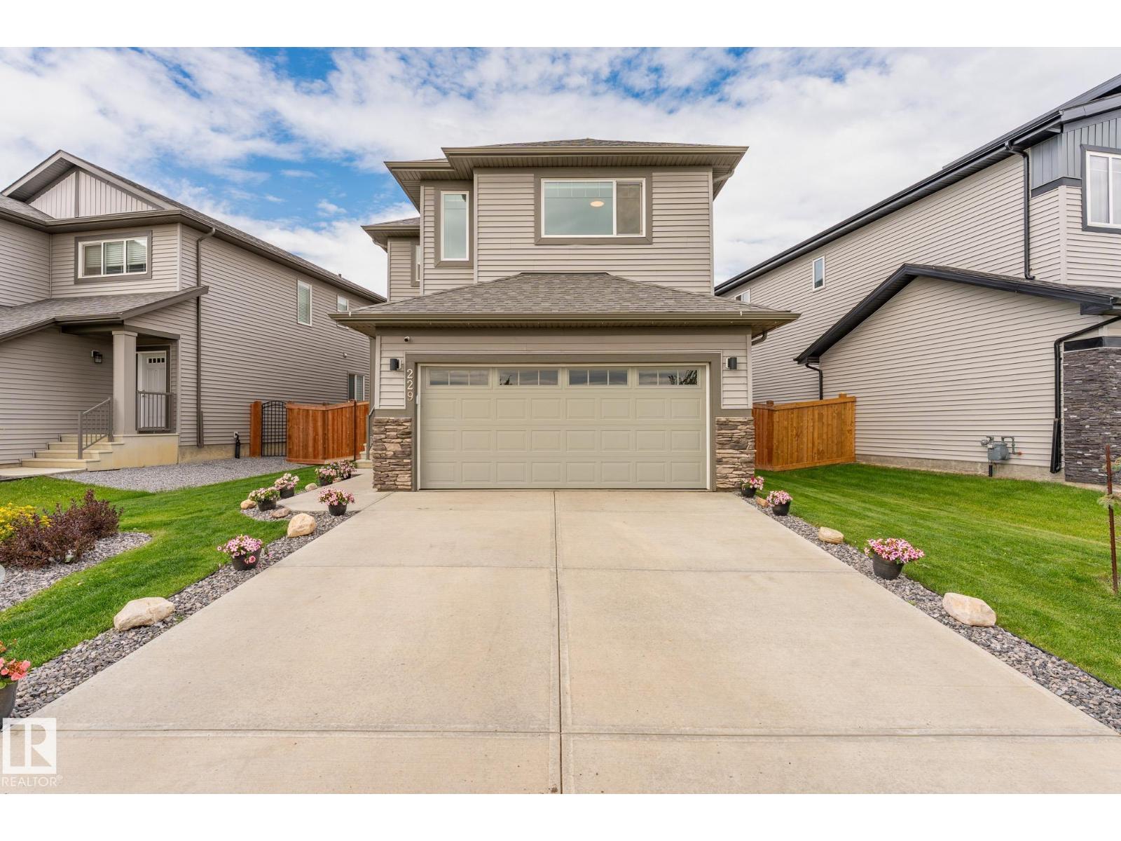 229 CALEDON CR