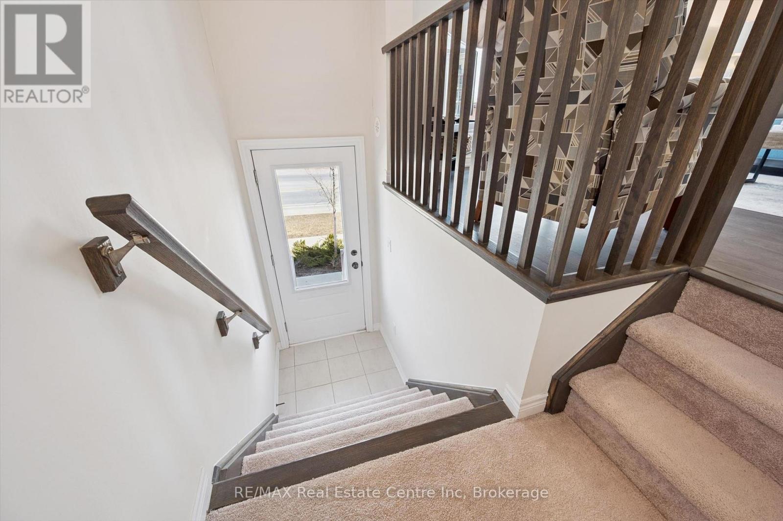 9 - 126 WATSON PARKWAY N