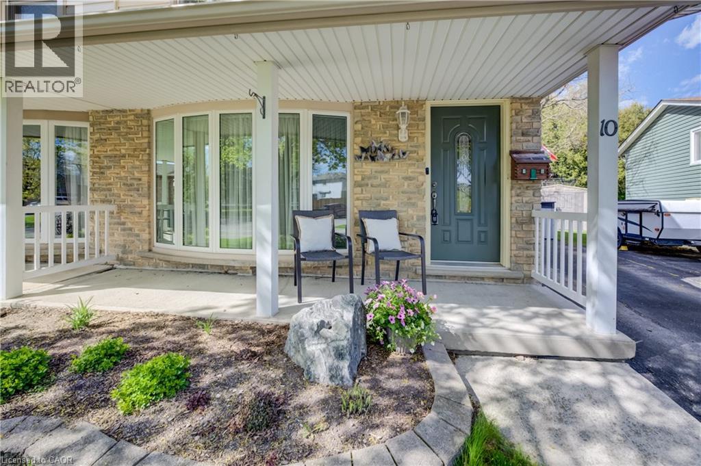 10 MEADOW WOODS Crescent