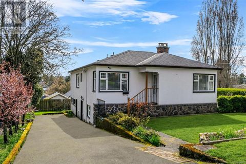 71 Cadillac Ave Saanich BC V8Z1T5