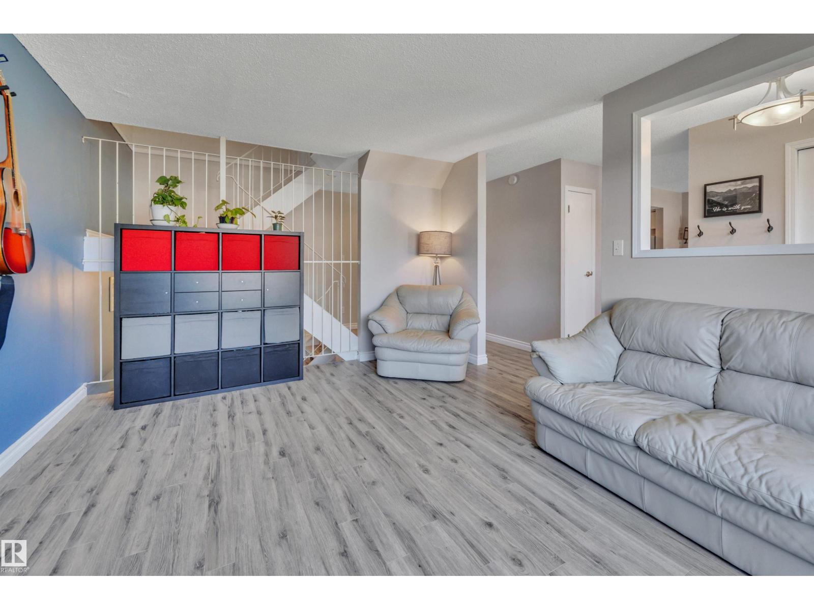 #2 650 Grandin DR