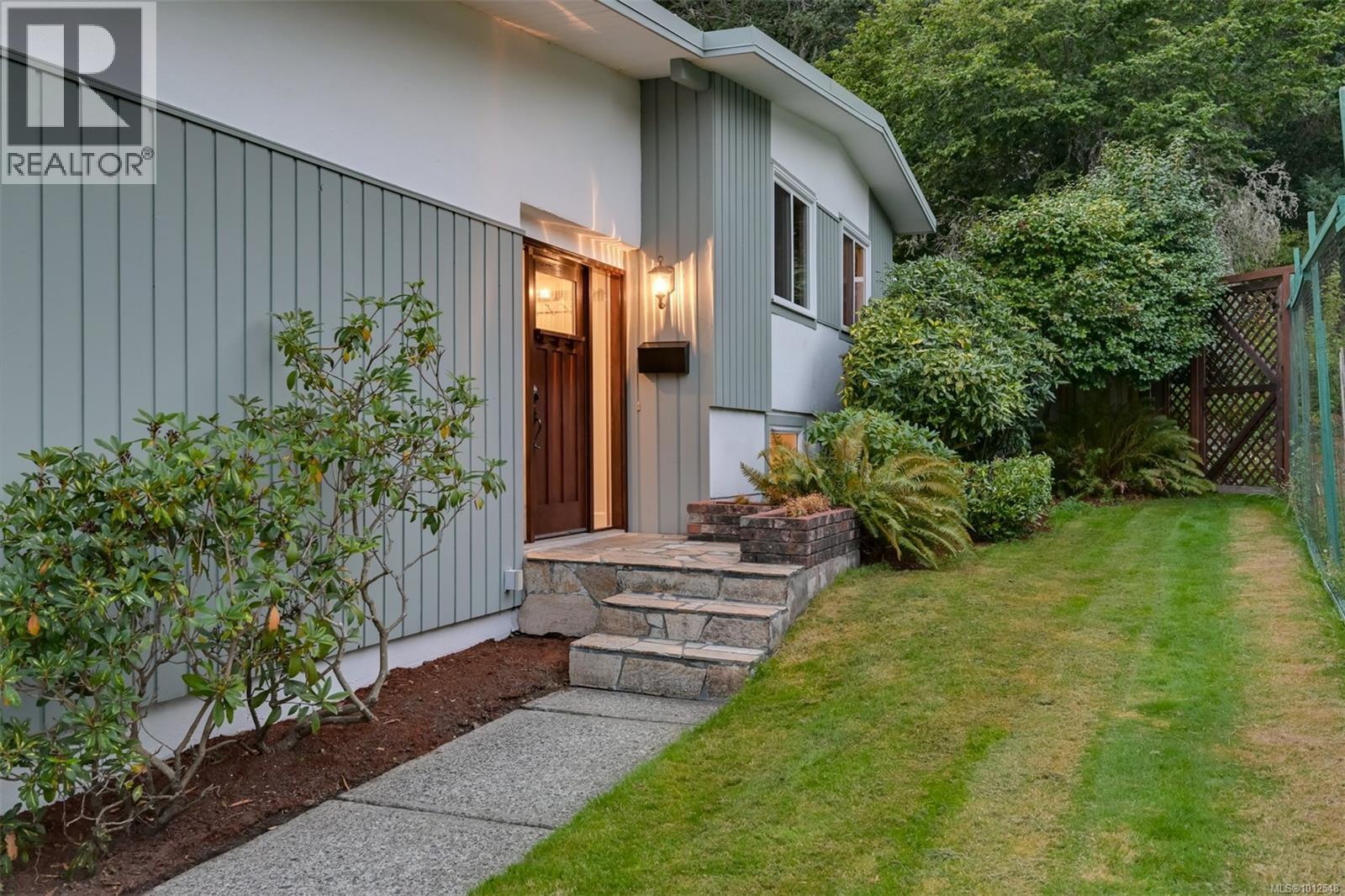 4270 Parkside Cres