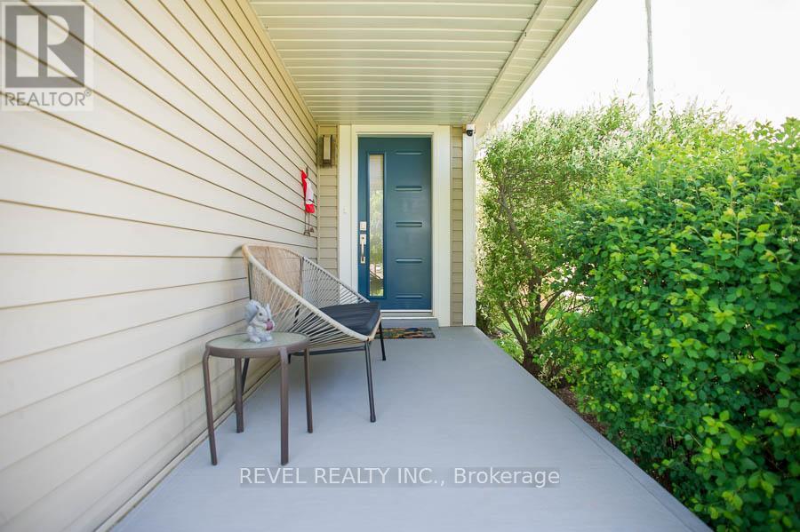 19 LOVELL CRESCENT