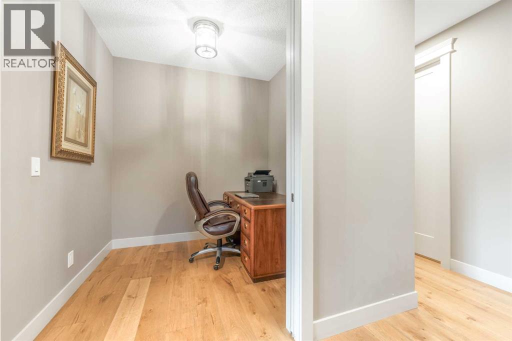 105 Carringvue Manor NW