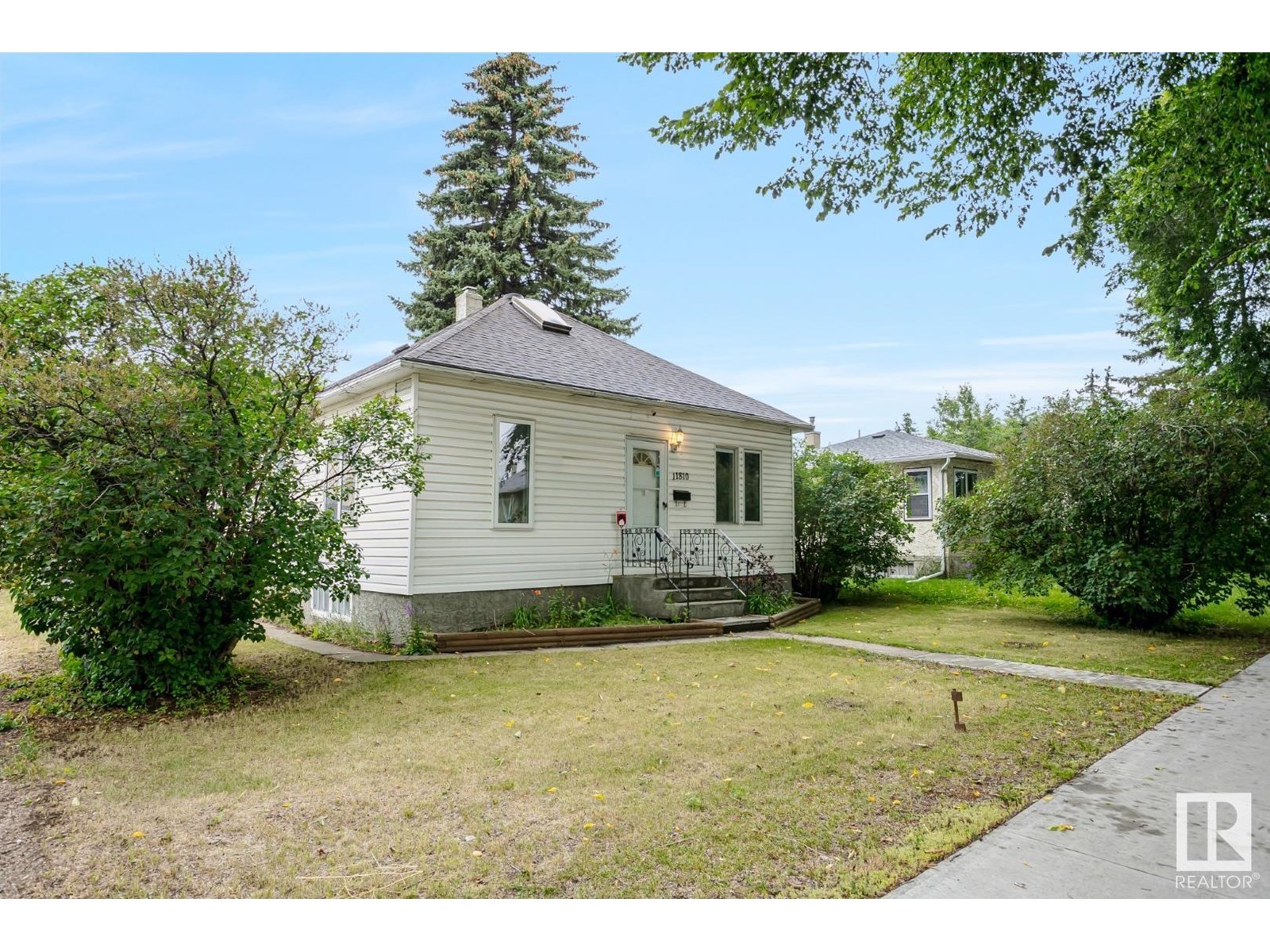 11810 55 ST NW
