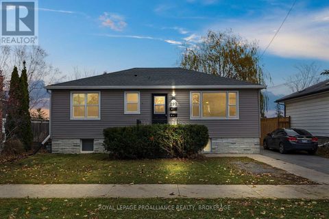 297 KINGSCOURT AVENUE Kingston (East of Sir John A. Blvd) ON K7K4R2