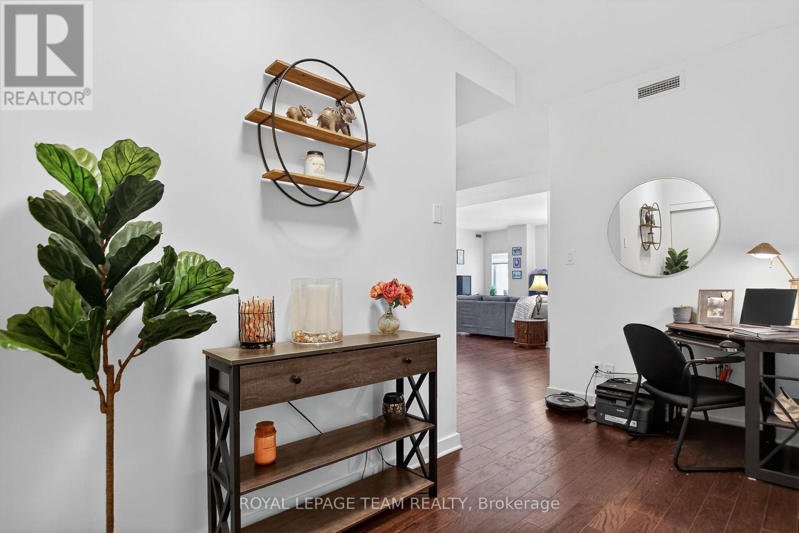 204 - 310 CENTRUM BOULEVARD