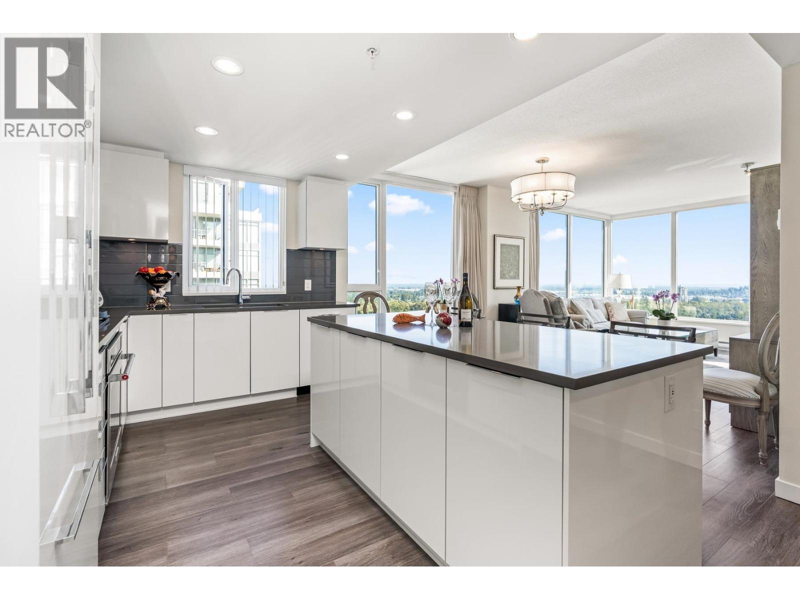 2401 3100 WINDSOR GATE