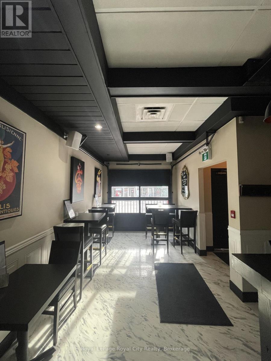 107-109 WYNDHAM STREET N