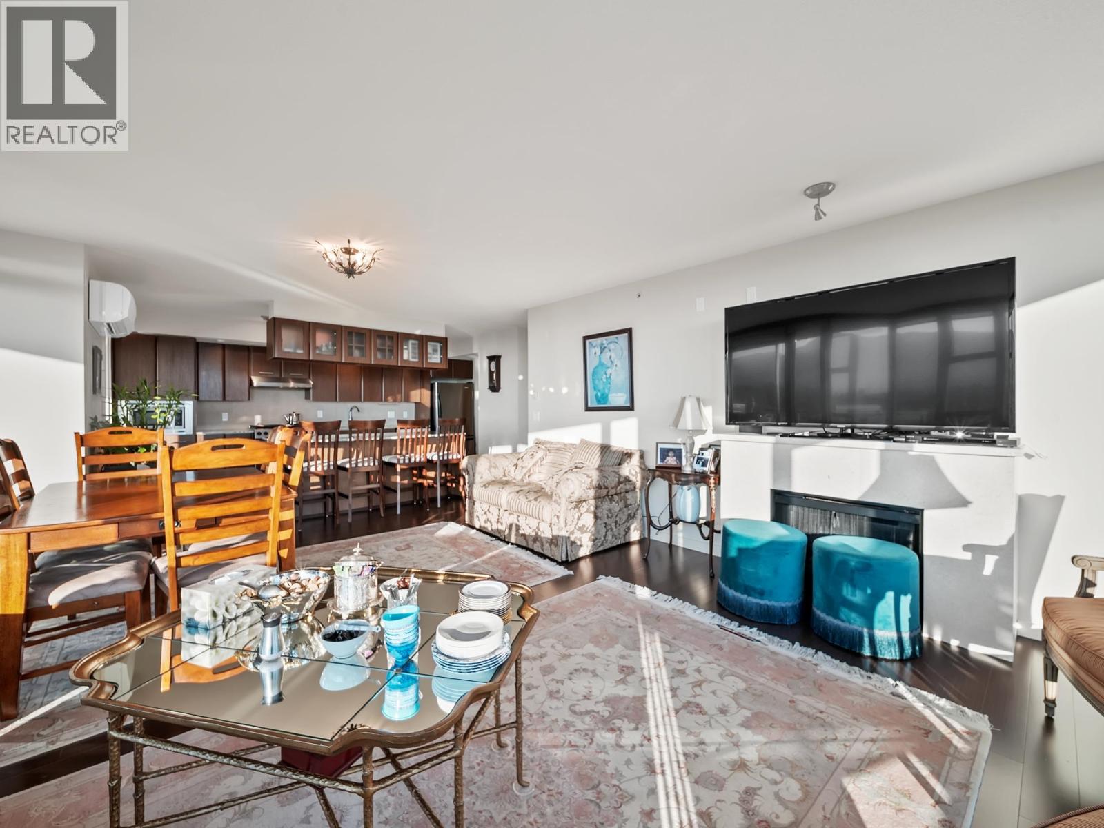 805 683 W VICTORIA PARK