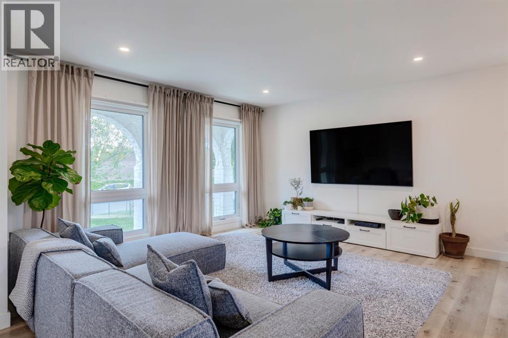 1240 Mapleglade Crescent SE