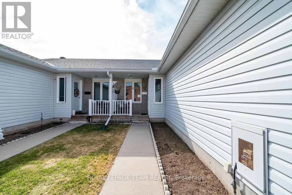 205 RENFREW AVENUE W