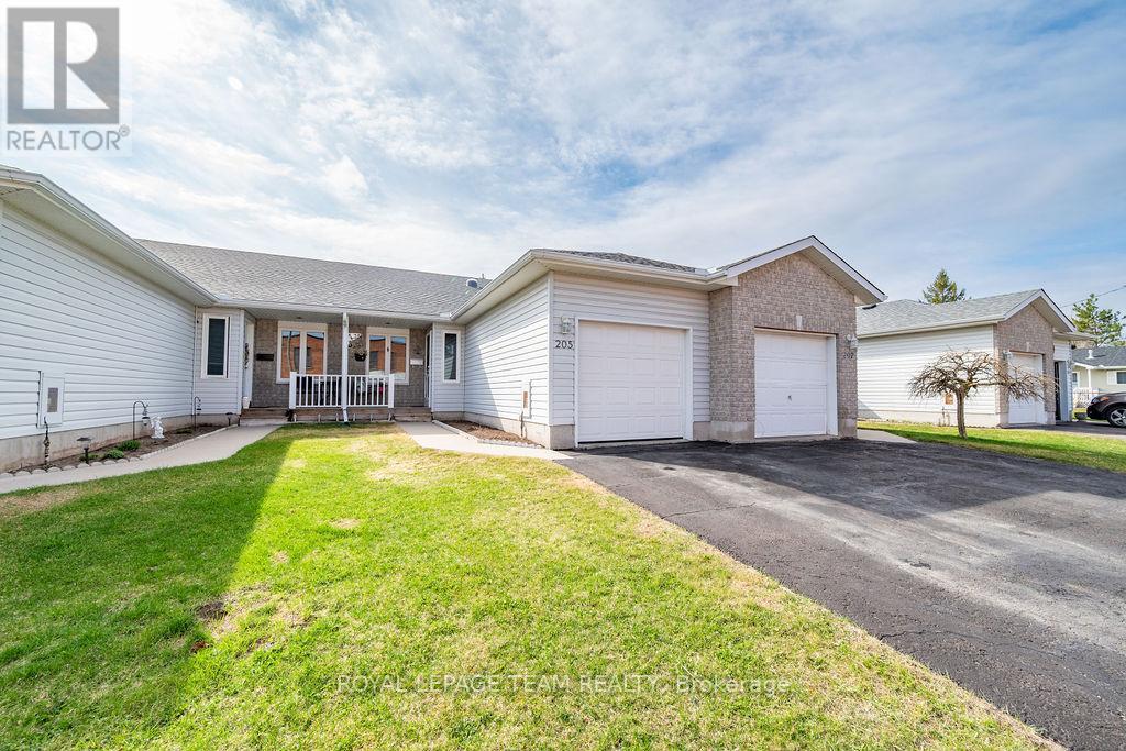205 RENFREW AVENUE W