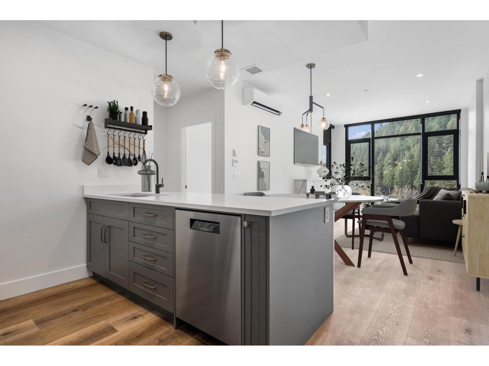 702 120 ESPLANADE AVENUE|Harrison Hot Springs