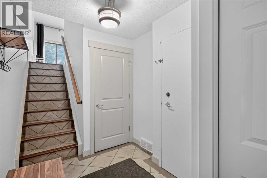 571 Point Mckay Grove NW