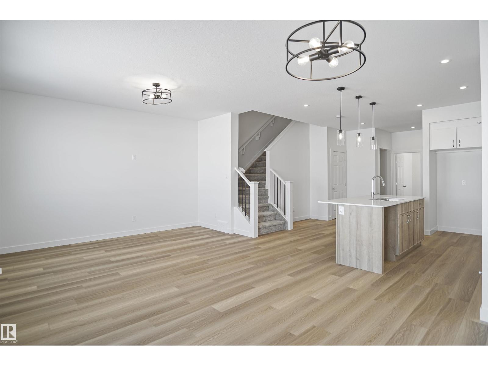 6327 175 AV NW