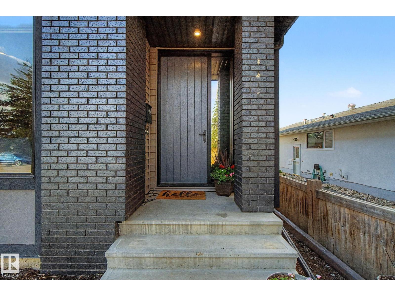 11406 55 AV NW