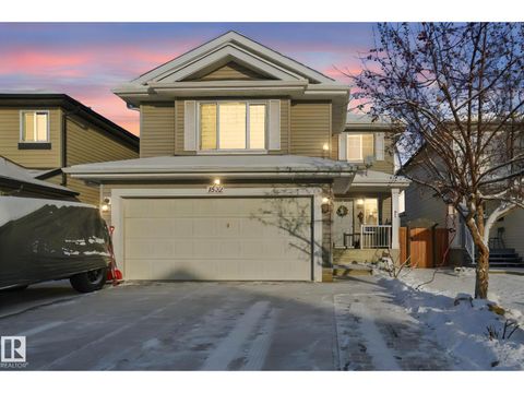 Property photo of 1532 37c av nw, edmonton, AB t6t0e1