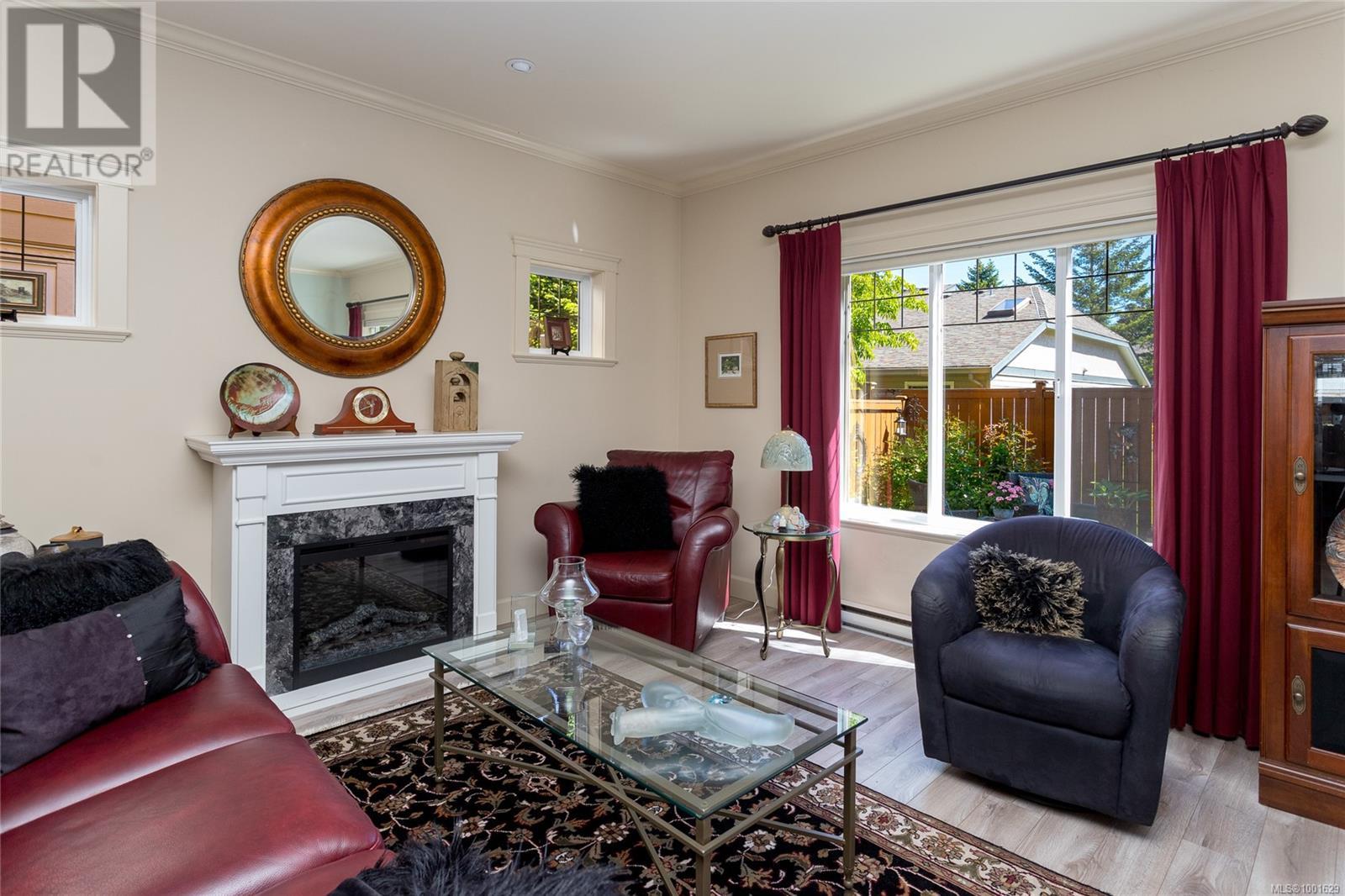 10 2210 Sooke Rd