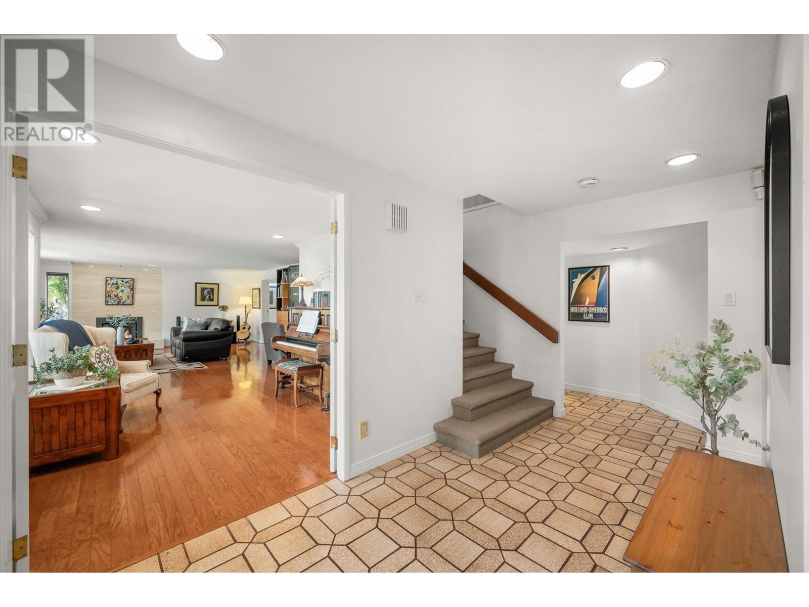 998 PACIFIC DRIVE