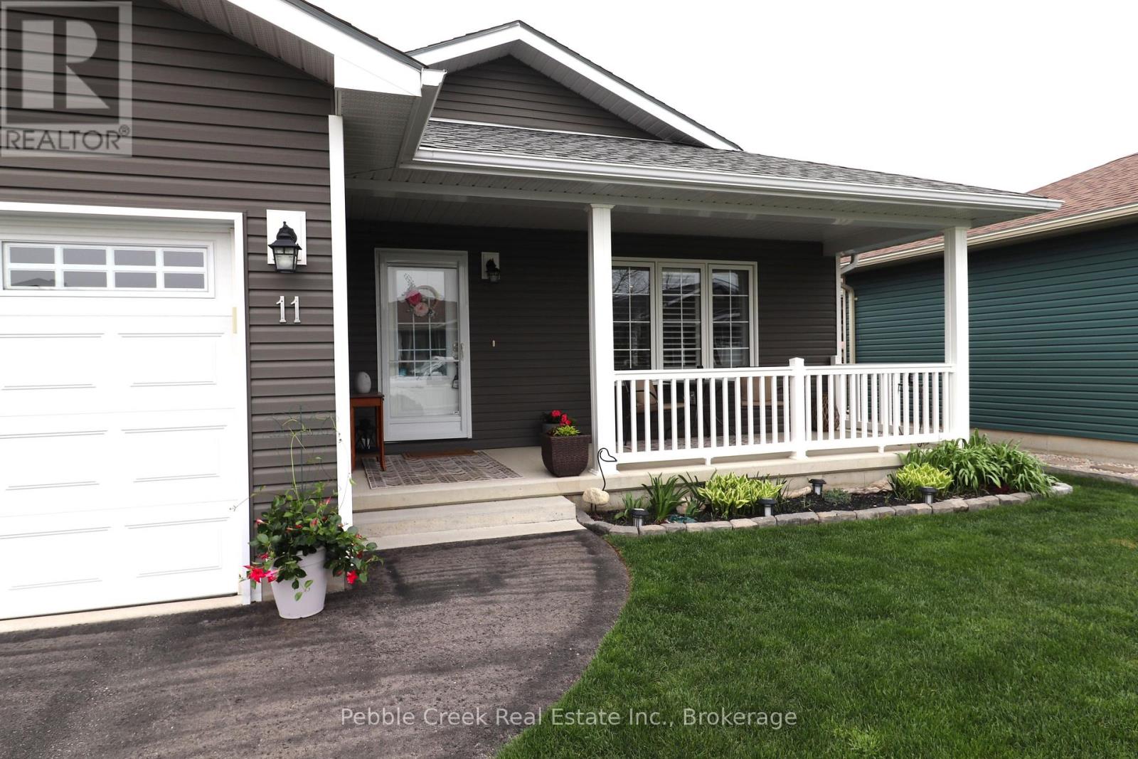 11 WINDWARD WAY N
