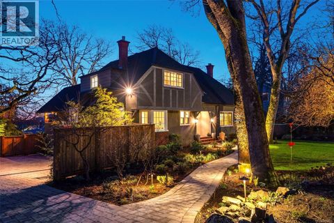 995 Terrace Ave Victoria BC V8S3V2