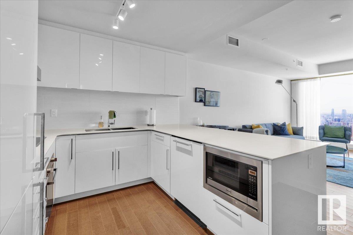 #2611 10360 102 ST NW