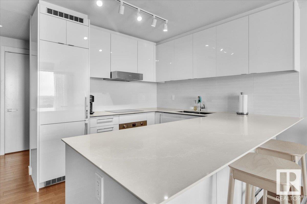 #2611 10360 102 ST NW