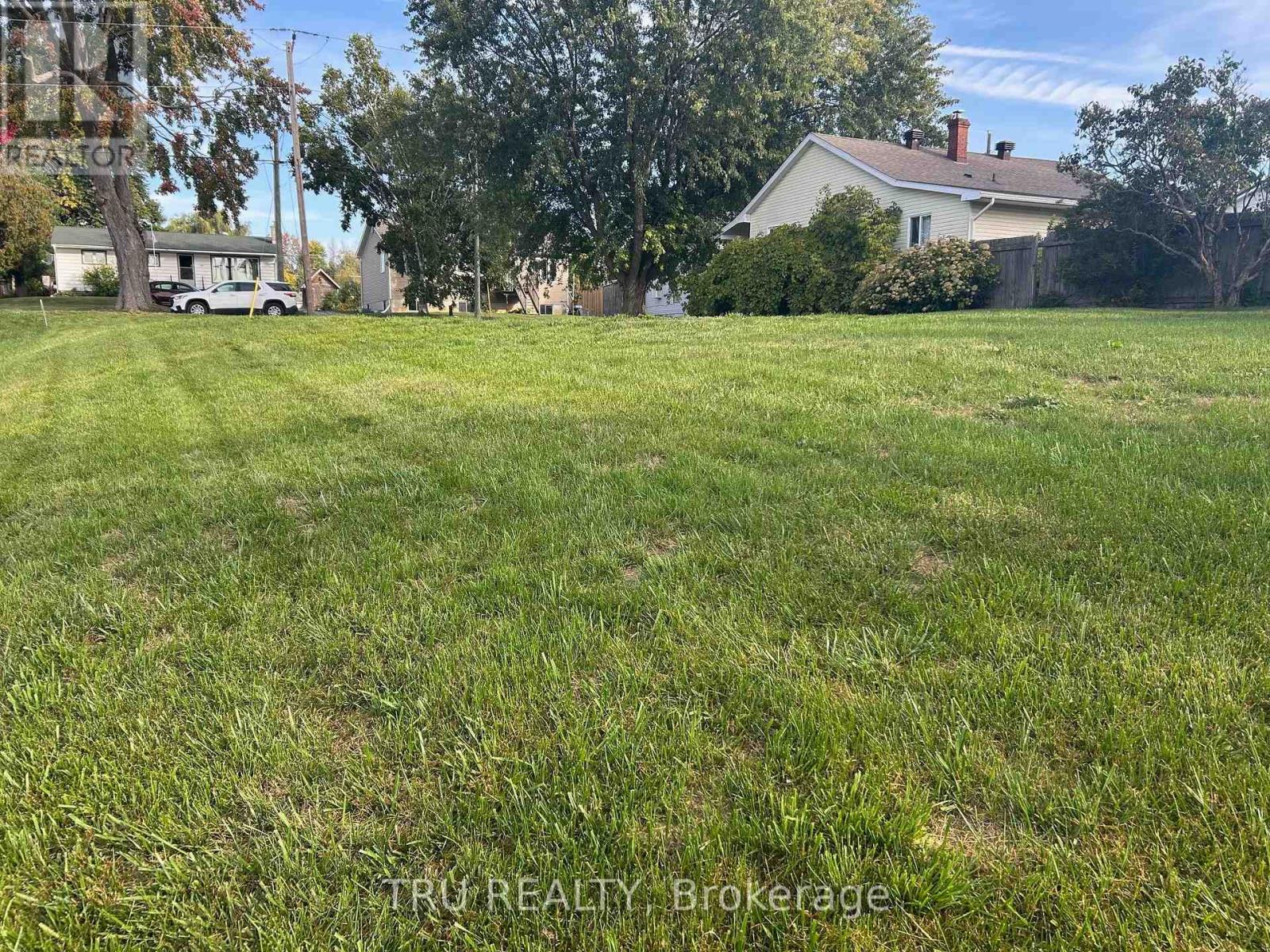 9 WELLINGTON STREET W