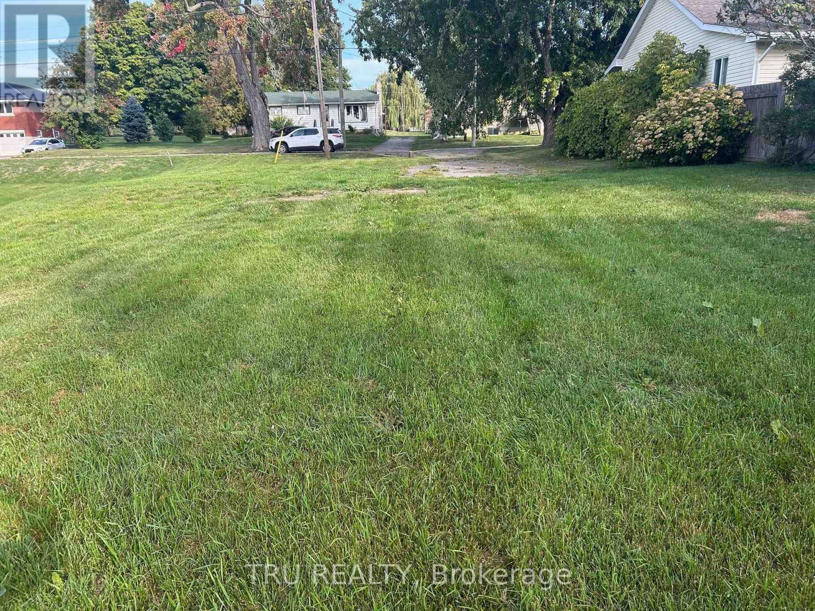 9 WELLINGTON STREET W