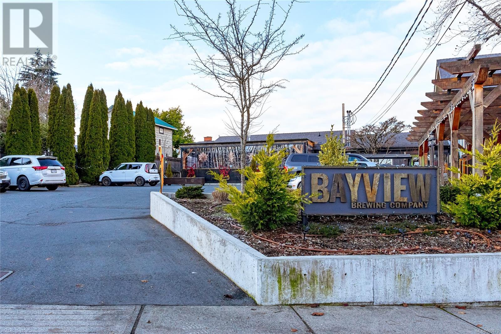210 Bayview Ave