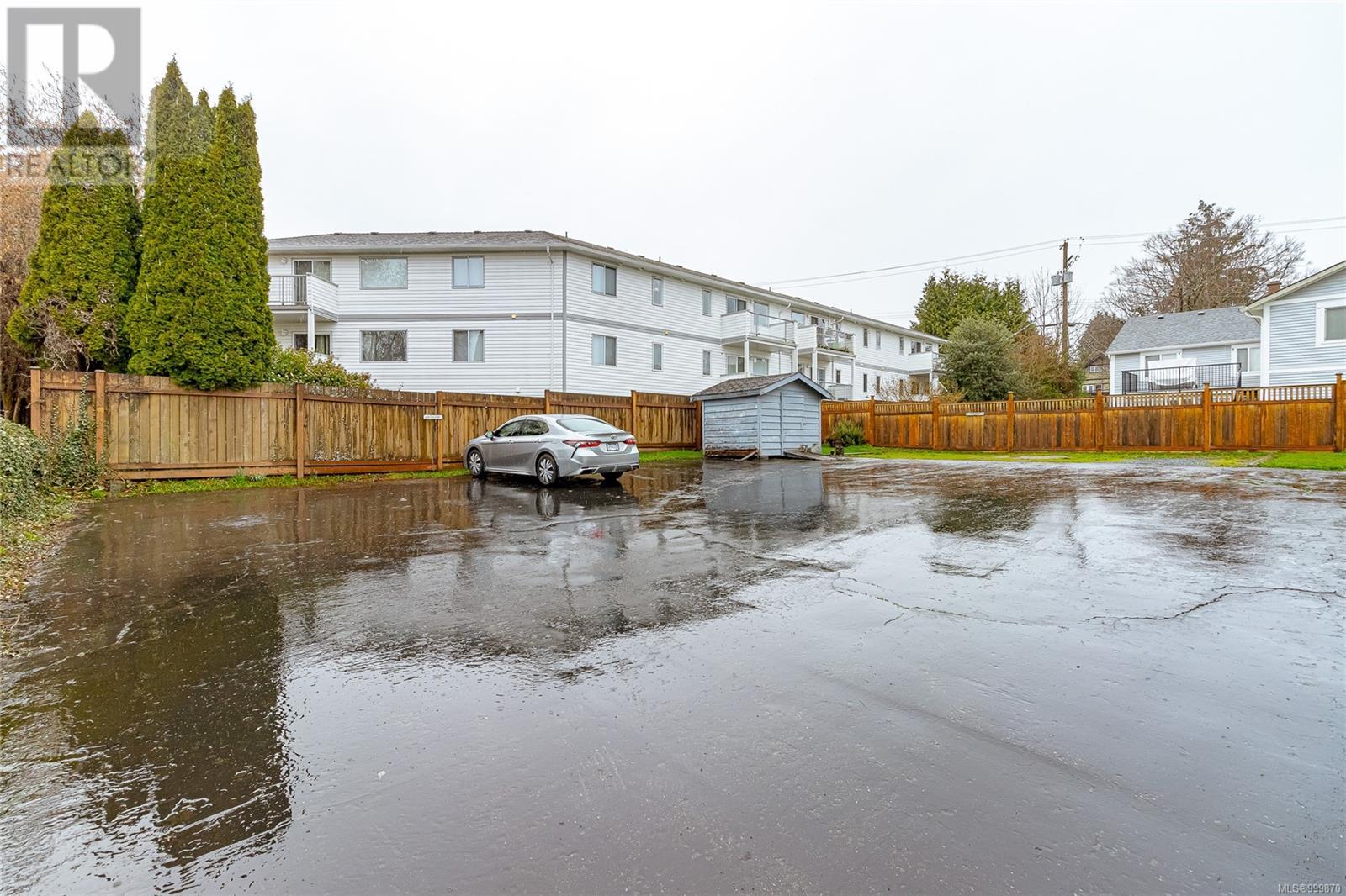 210 Bayview Ave