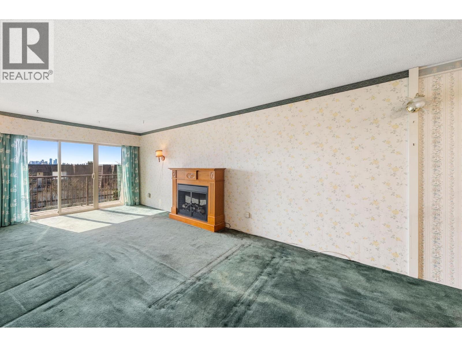 201 225 W 3RD STREET