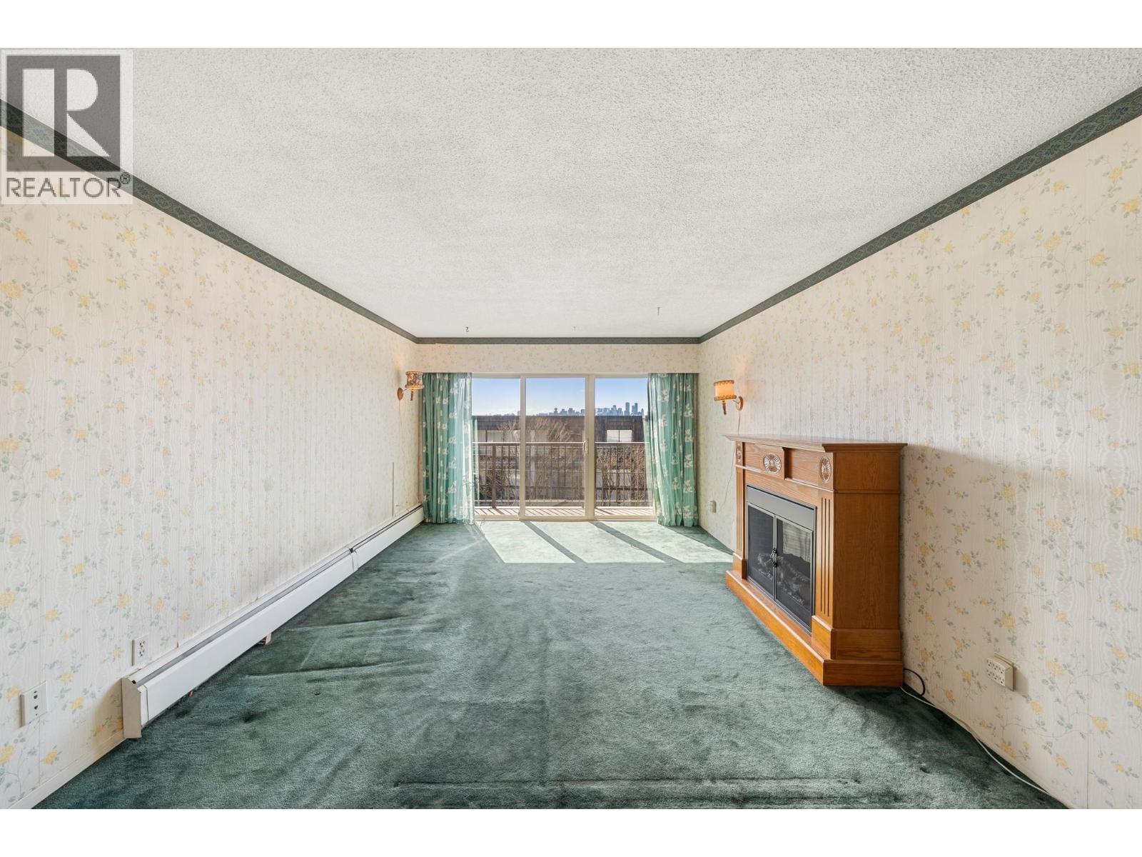 201 225 W 3RD STREET