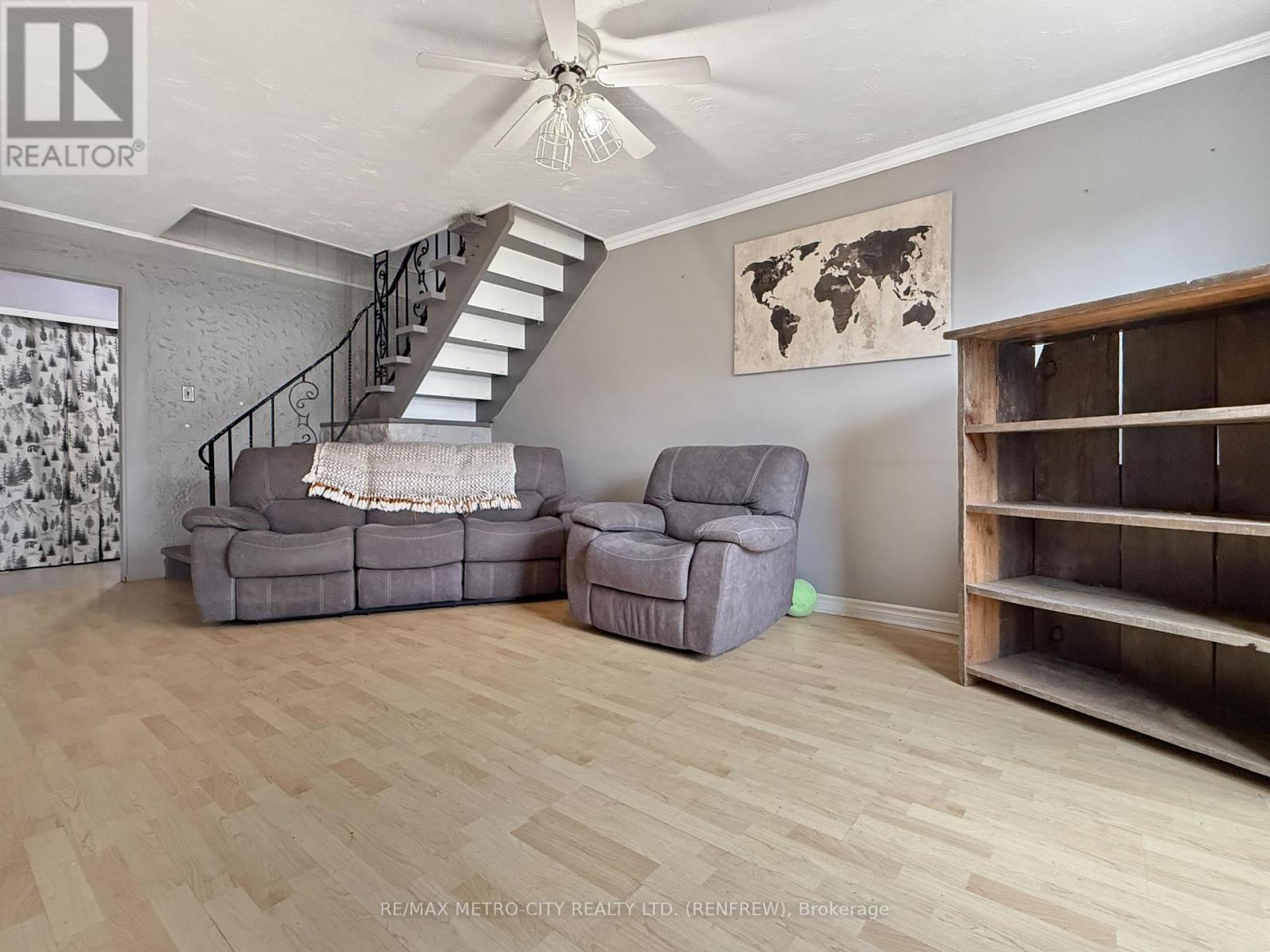 467 DOMINION STREET