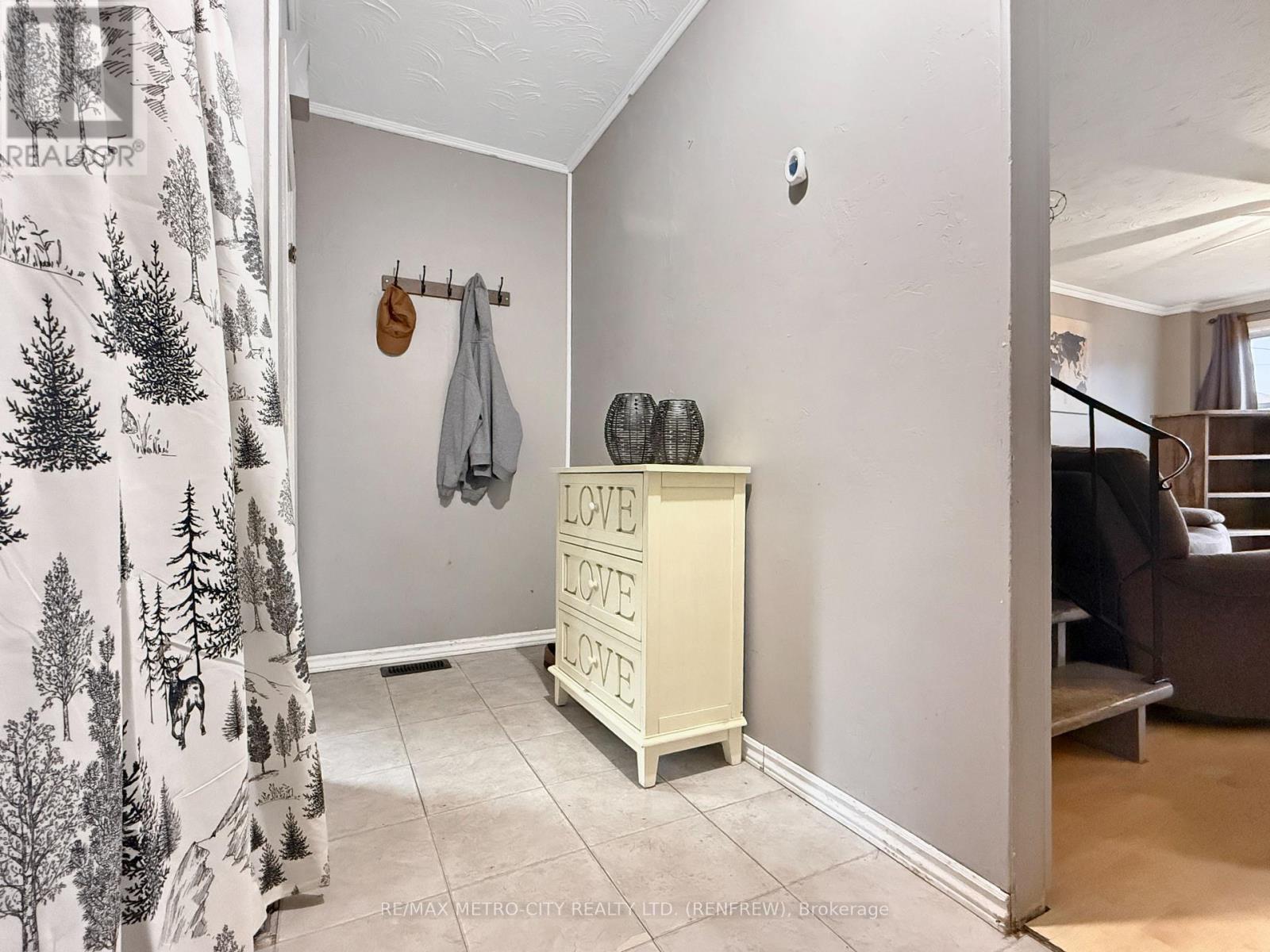 467 DOMINION STREET