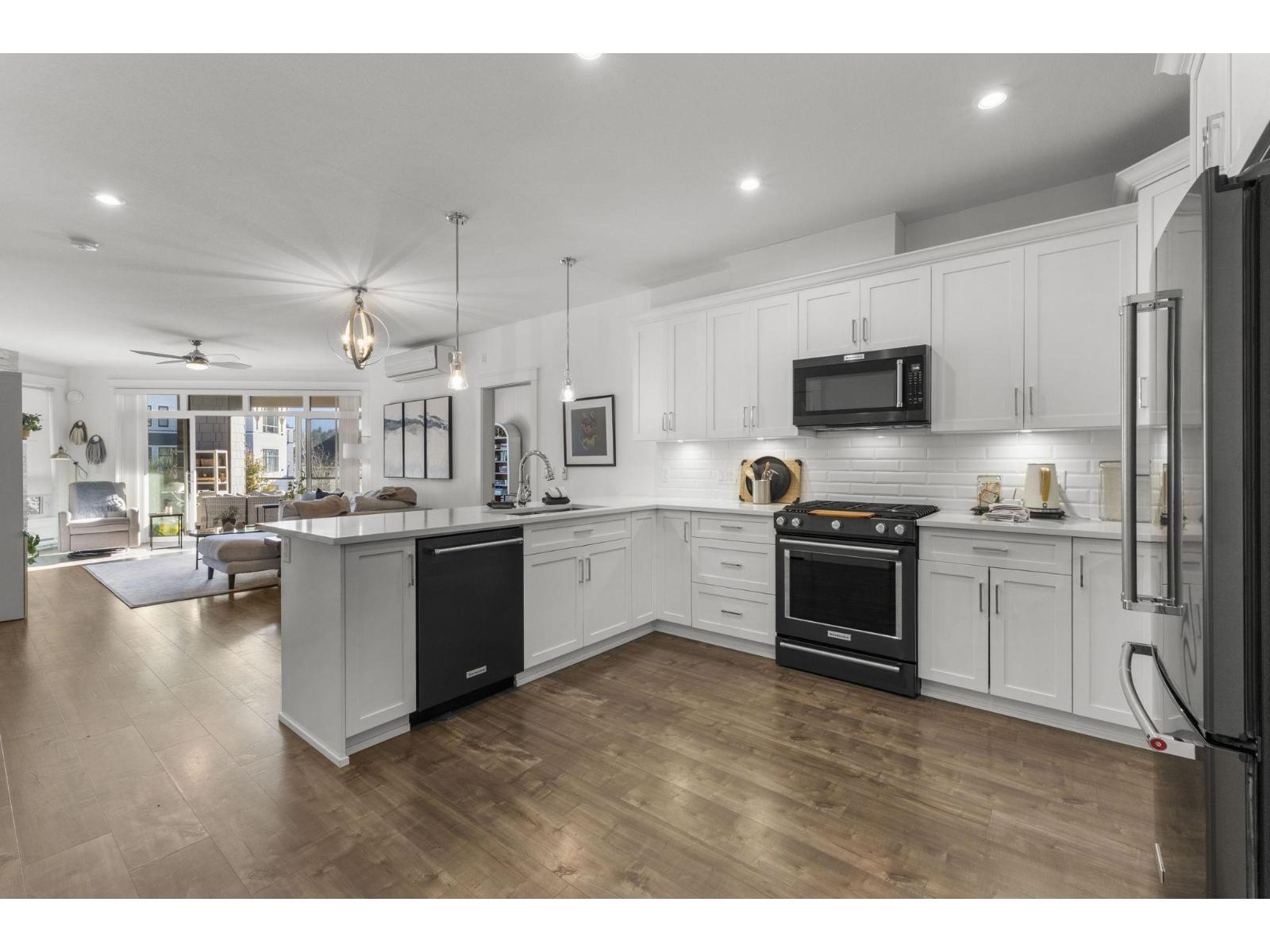 202 5384 TYEE LANE|Garrison Crossing
