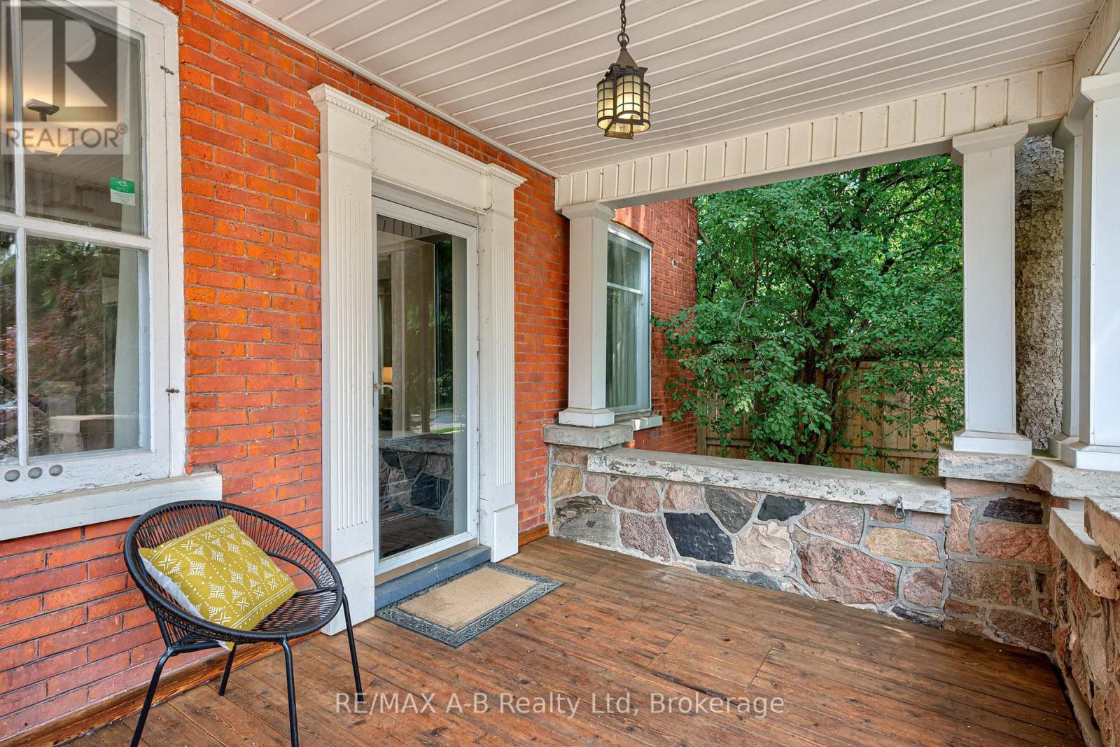120 JOHN STREET N