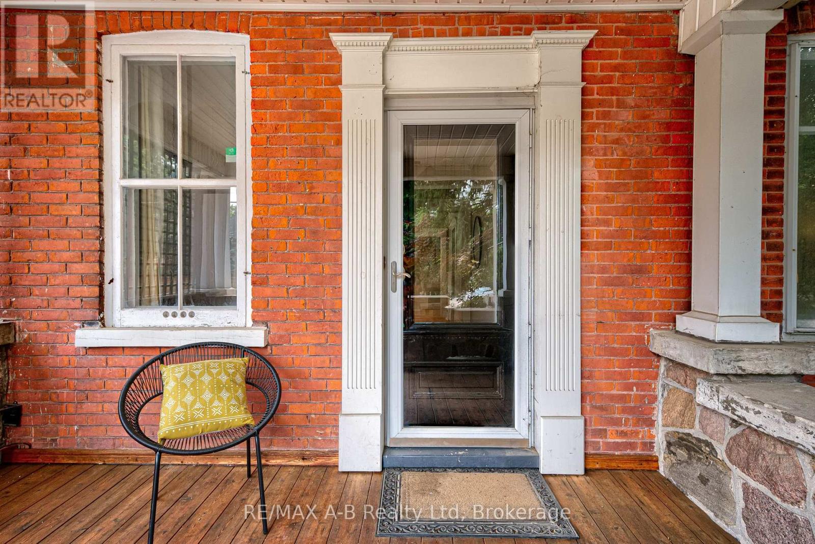120 JOHN STREET N