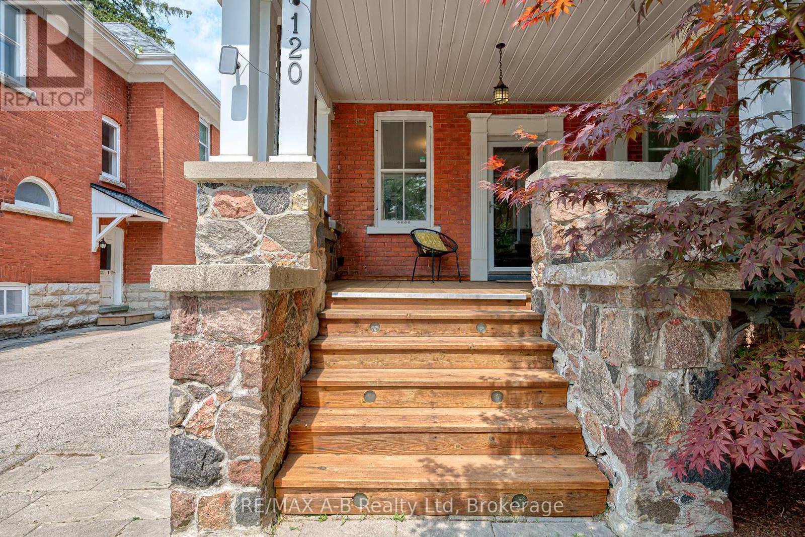 120 JOHN STREET N