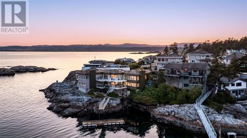 303 Plaskett Pl Esquimalt BC V9A6G3