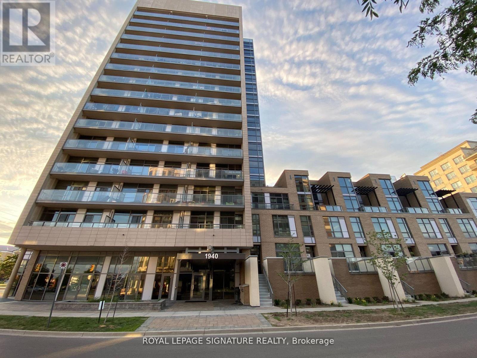 Photo 1 of 16 — 1106 - 1940 IRONSTONE DRIVE Unit 1106, Burlington (Uptown), ON L7L0E4