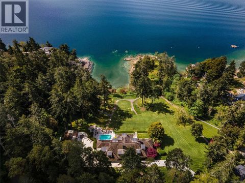 605 Senanus Dr Central Saanich BC V8M1S6