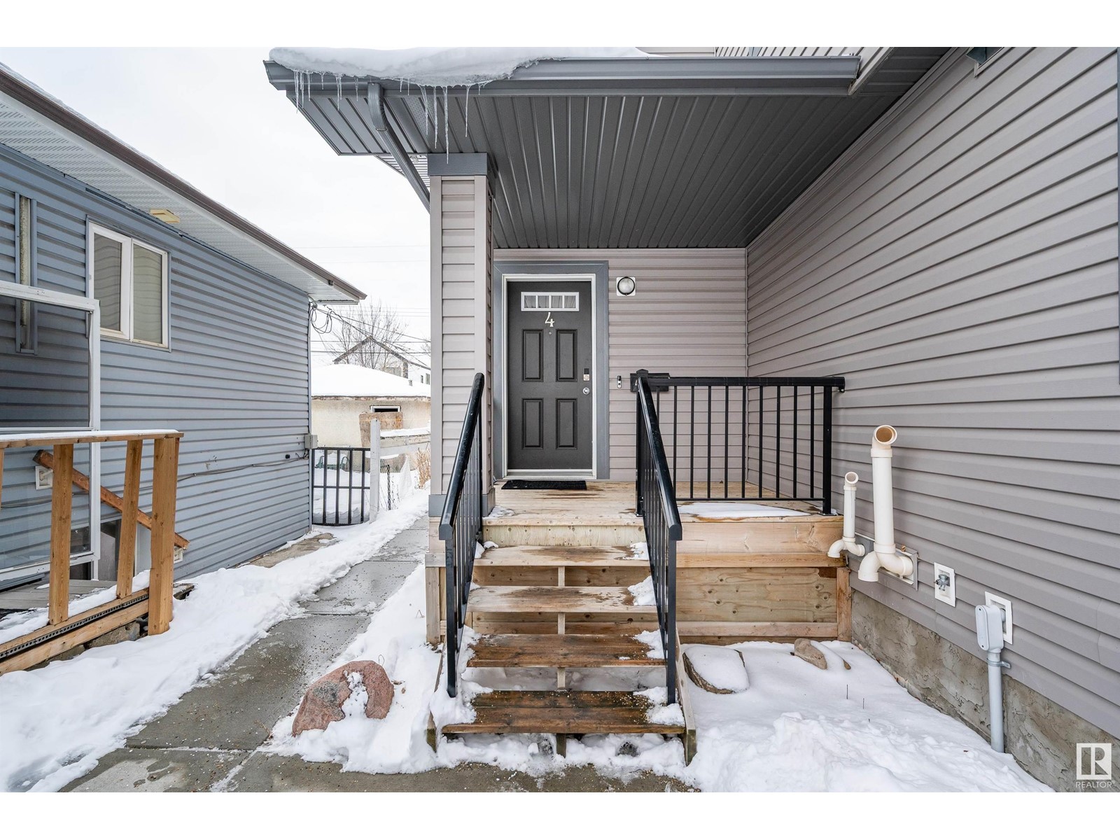 #4 11721 92 ST NW