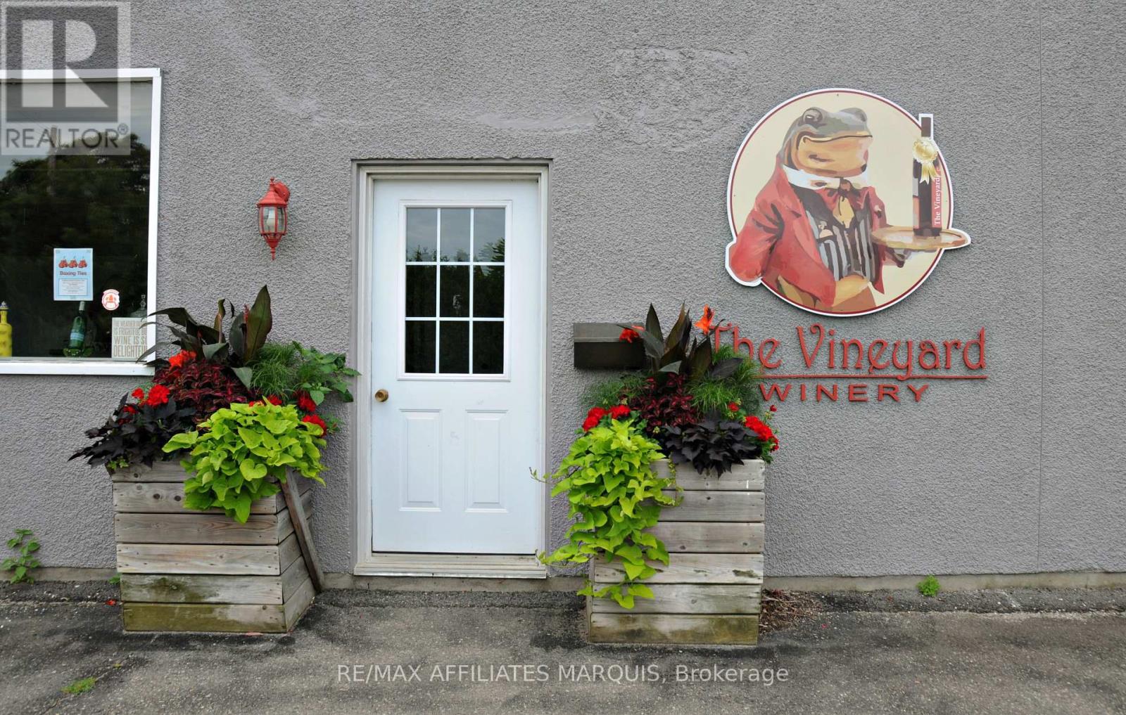 15 BROADVIEW AVENUE E