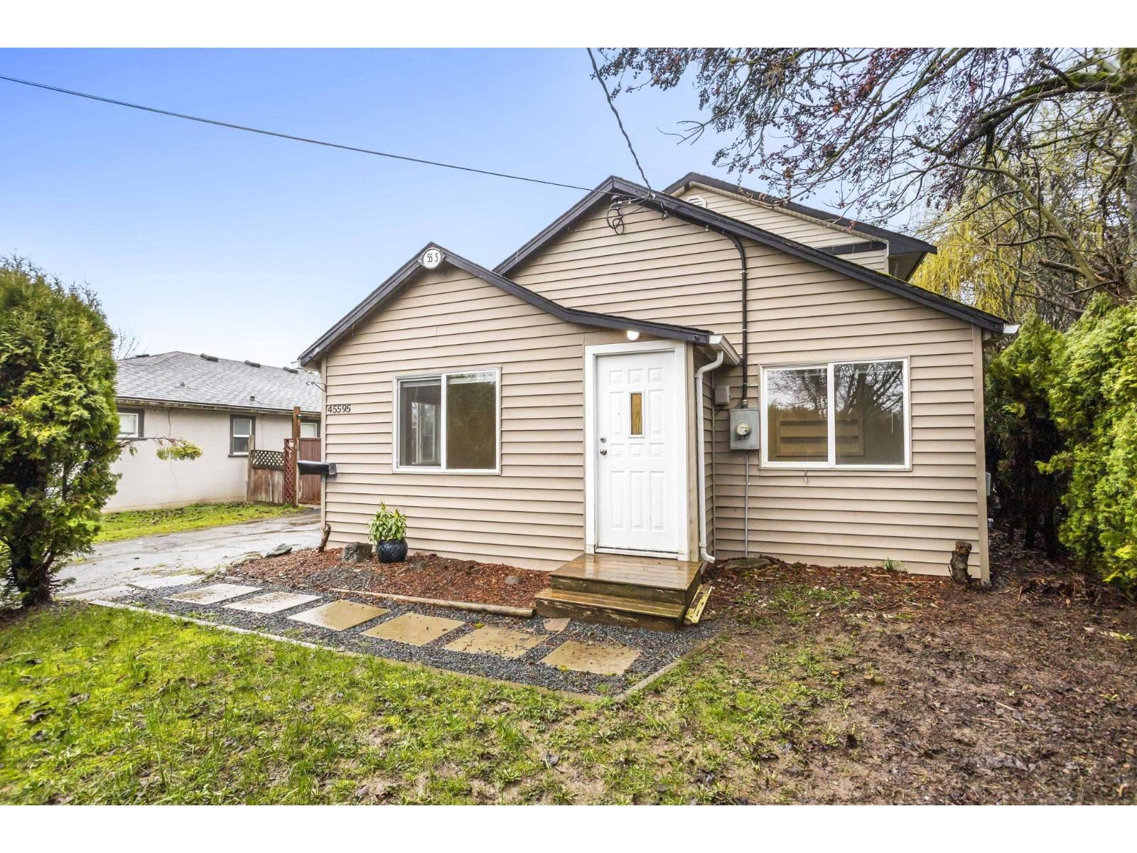 45595 LEWIS AVENUE|Chilliwack Proper West