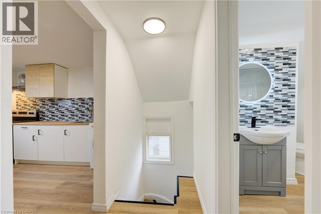 524 SIMCOE Street